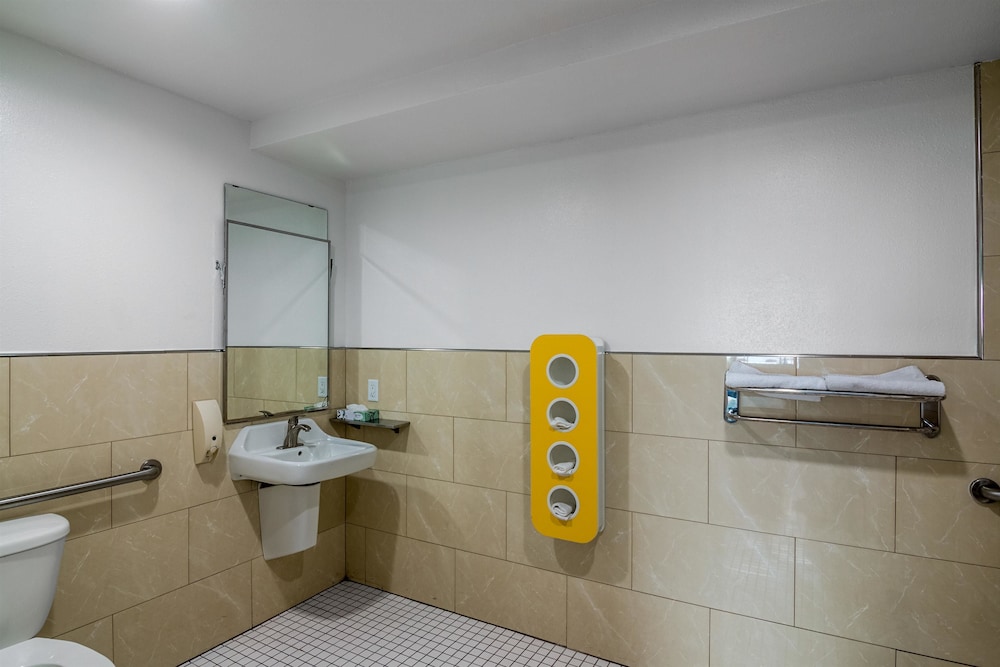 Standard Room, 1 King Bed, Non Smoking - Photo 14
