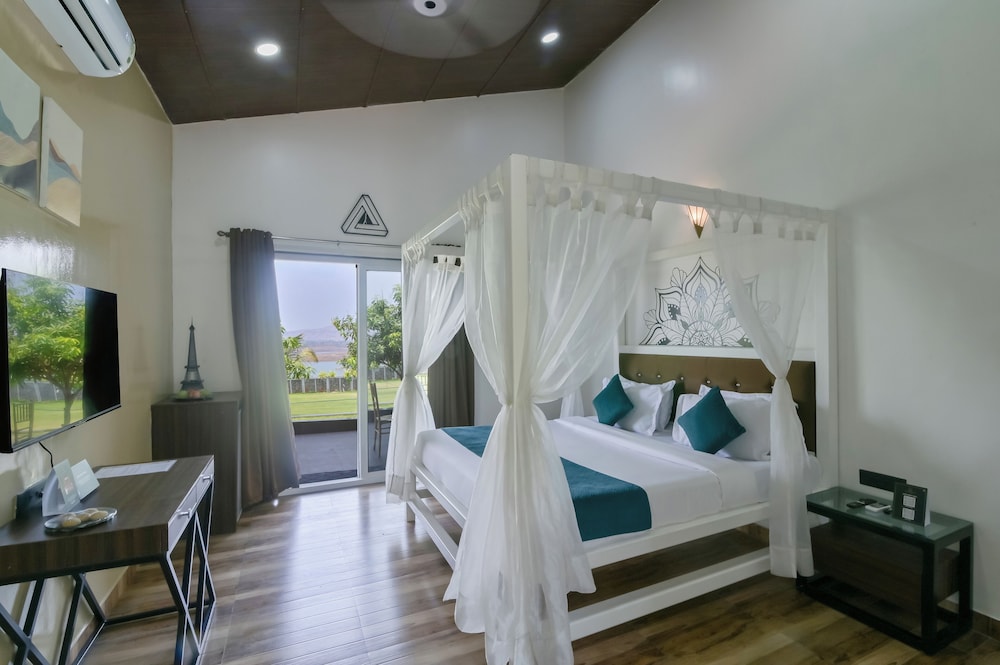 Premium Cottage with Balcony