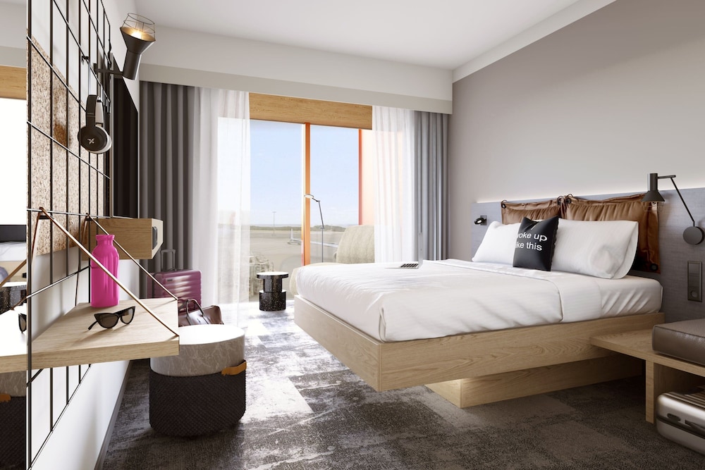 Standard Room, 1 Queen Bed, City View - Photo 4