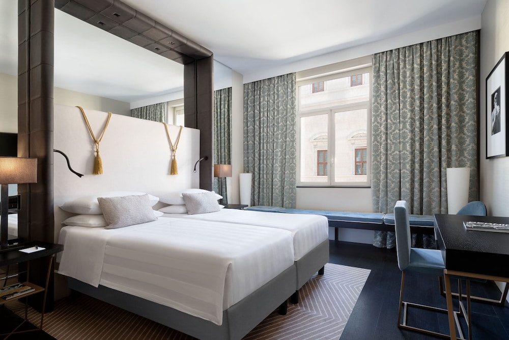 Superior Room, 1 King Bed, Balcony (View)