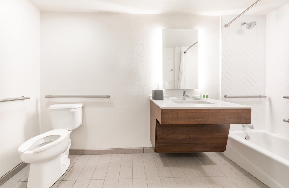 Standard Room, 2 Queen Beds, Accessible Bathtub (Mobility, Accessible Tub) - Photo 2
