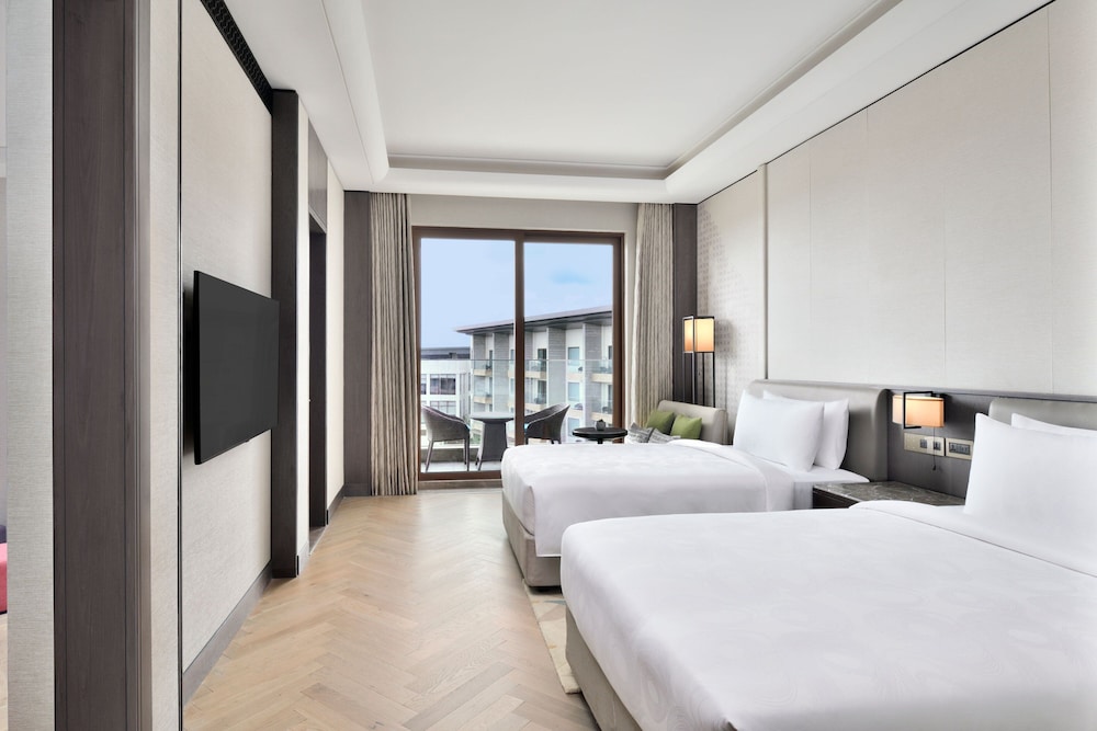 Club Studio, 1 Double Bed, Pool View