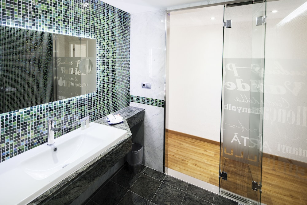 Junior Suite, Partial Sea View