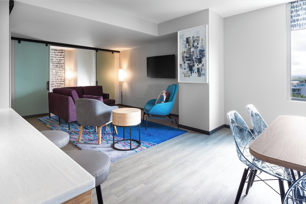aloft, Suite, 1 King Bed, Bay View - Photo 5