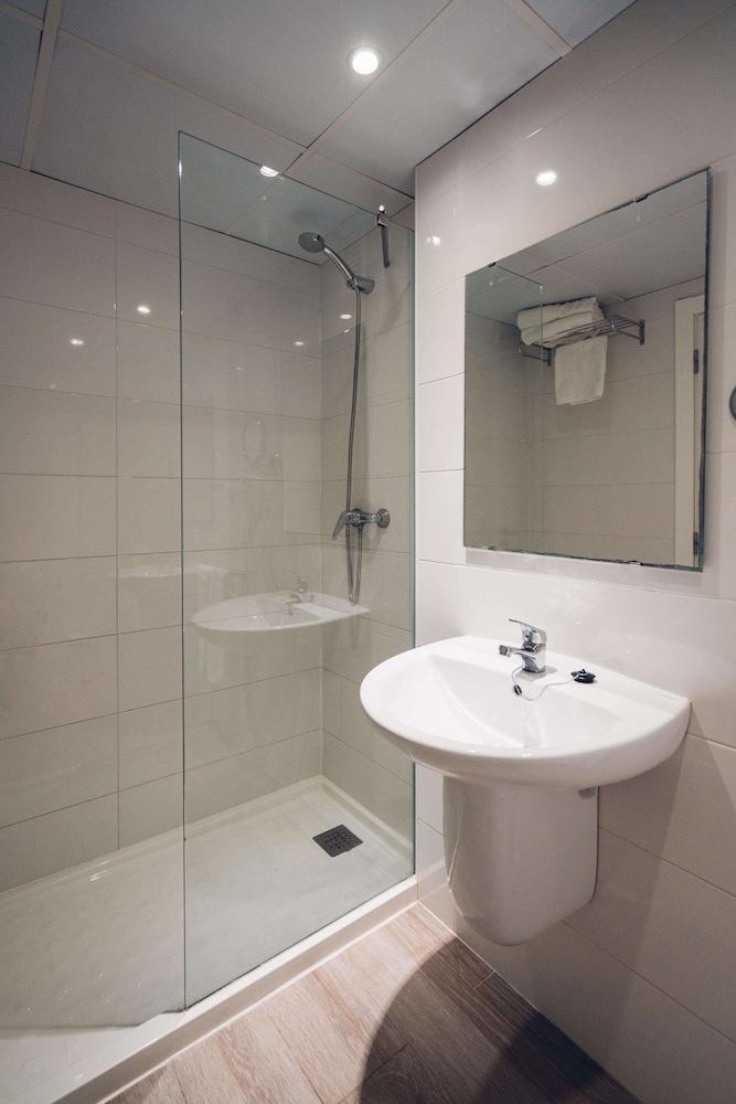 Standard Double Room Single Use, Pool View - Photo 8