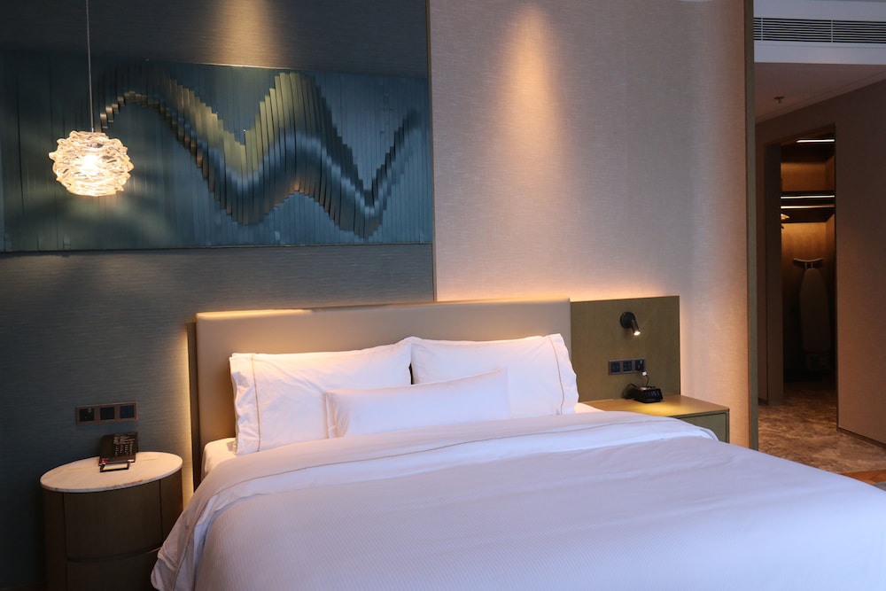 Club Room, 1 King Bed - Photo 3