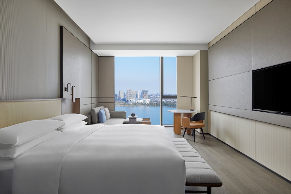 Executive Room, 2 Twin Beds, Lake View - Photo 2
