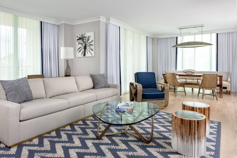 One Bedroom Executive Suite with Balcony (Non Smoking)