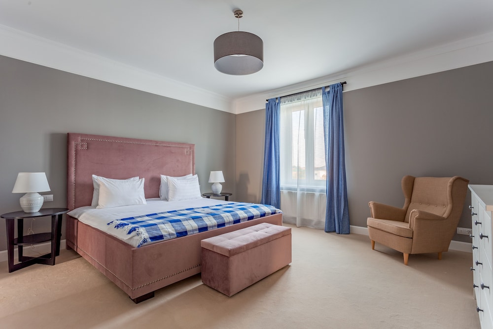 House, 4 Bedrooms
