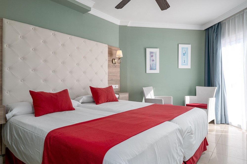 Comfort Room, Terrace, Partial Ocean View - Photo 3