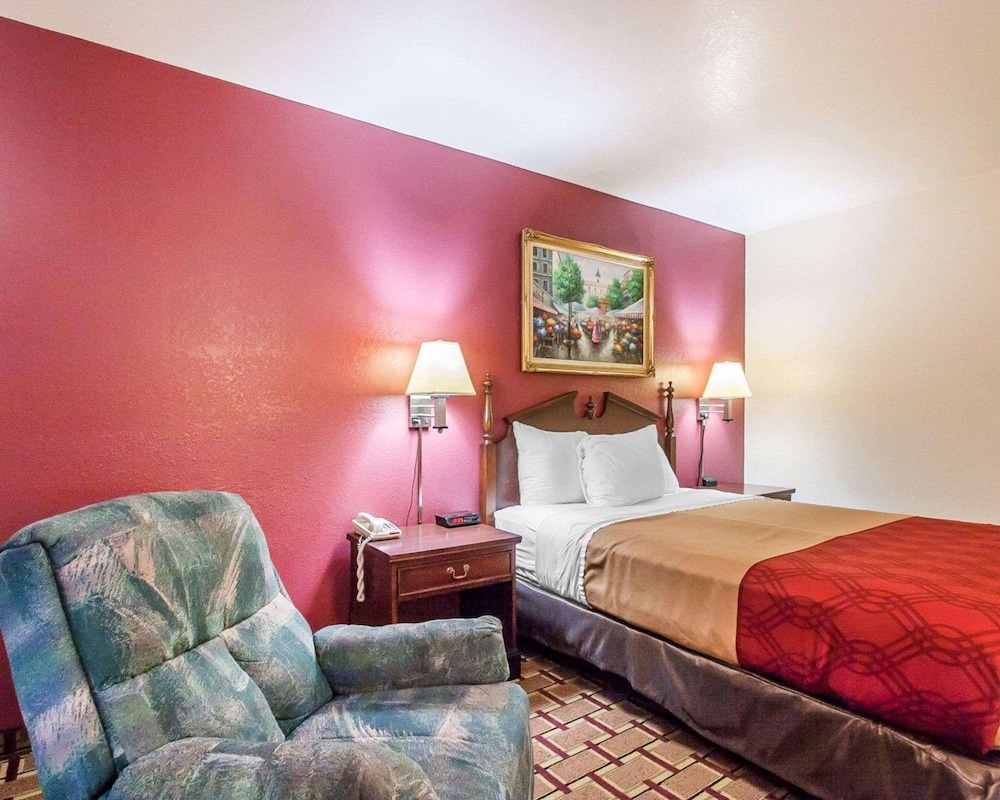 Standard Room, 1 Queen Bed, Non Smoking - Photo 2
