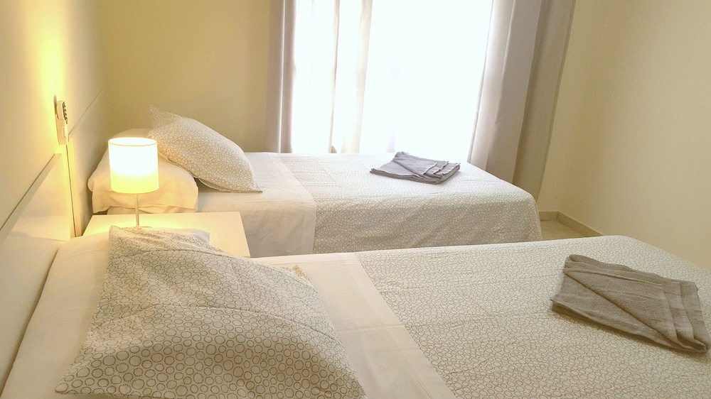 Double Room, 1 Double Bed, Shared Bathroom photo 2