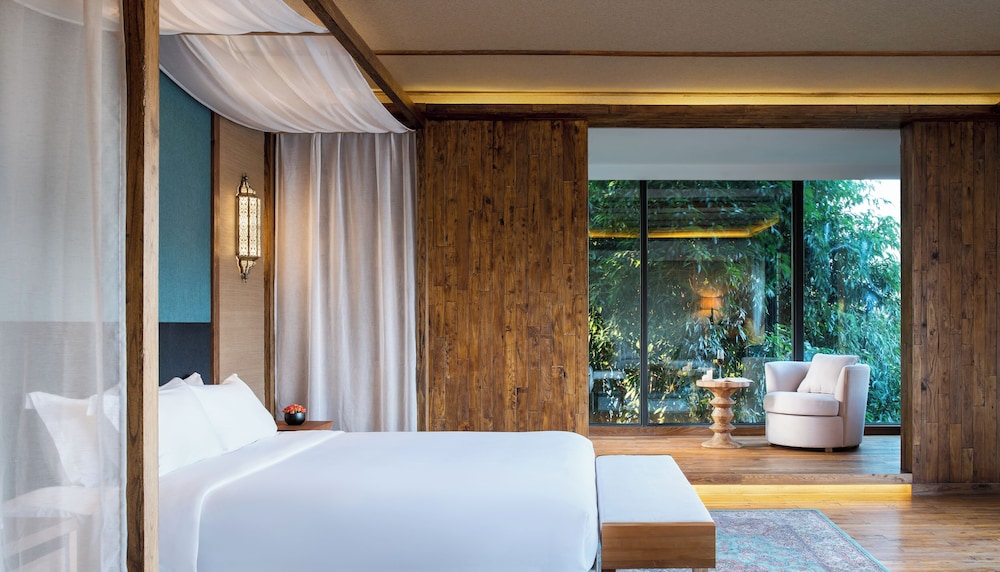 Signature Suite