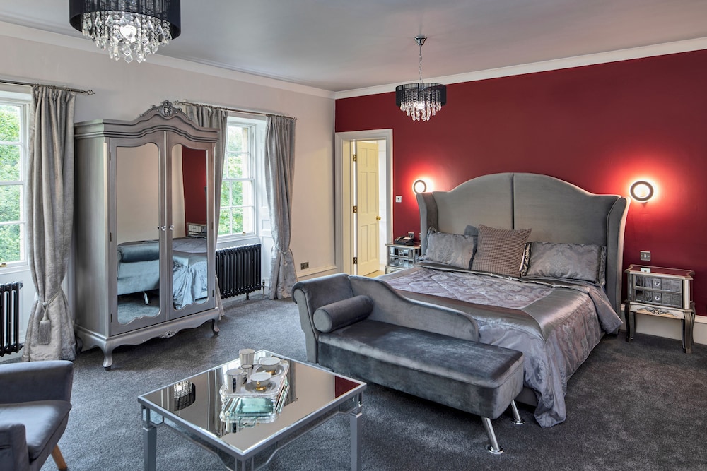 Manor House Feature Room photo 1
