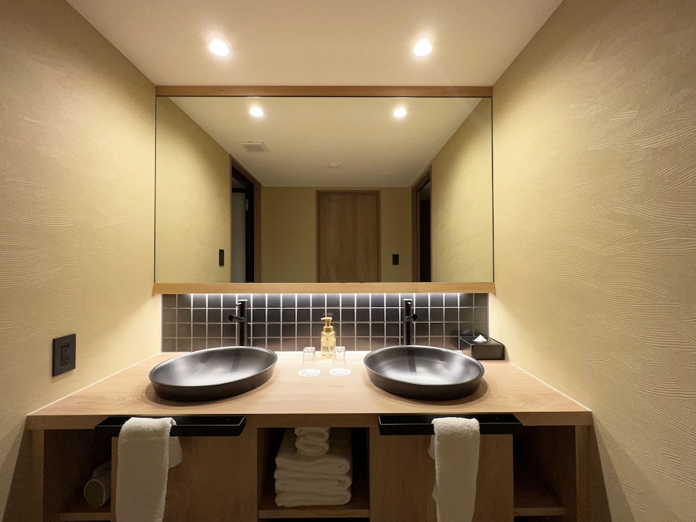Basic Twin Room, Multiple Beds - Photo 7