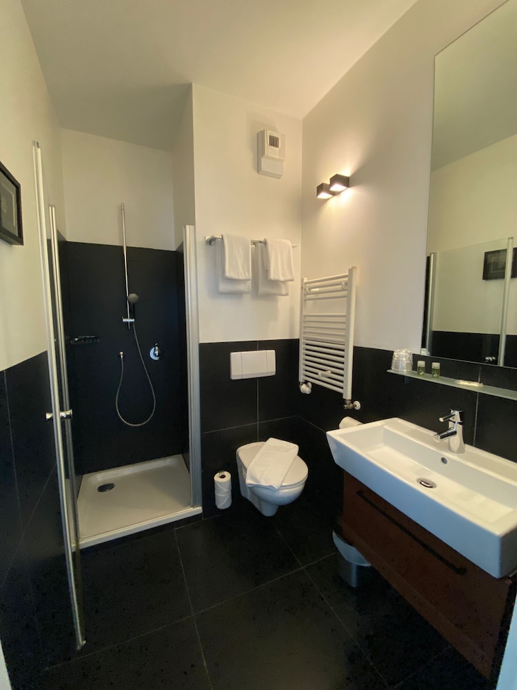Business Single Room - Photo 3