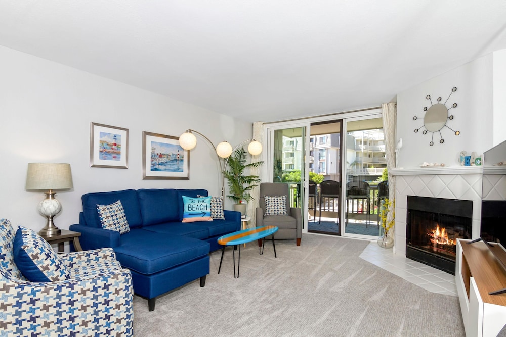 House, Multiple Beds (Surfside Life) photo 1