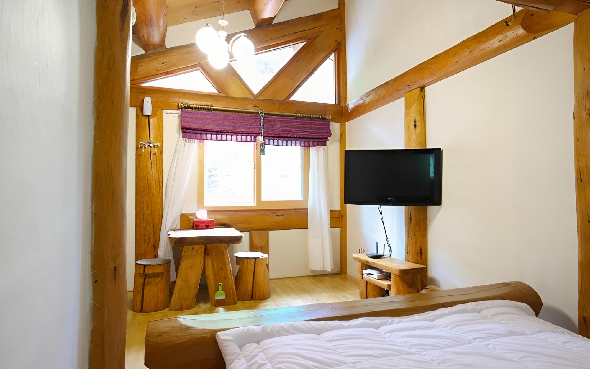 Room (Romantic) - Photo 4