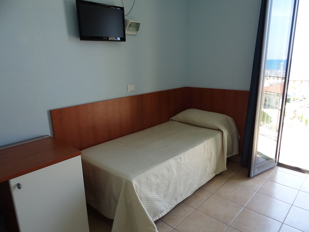 Triple Room, Balcony, Sea View photo 2