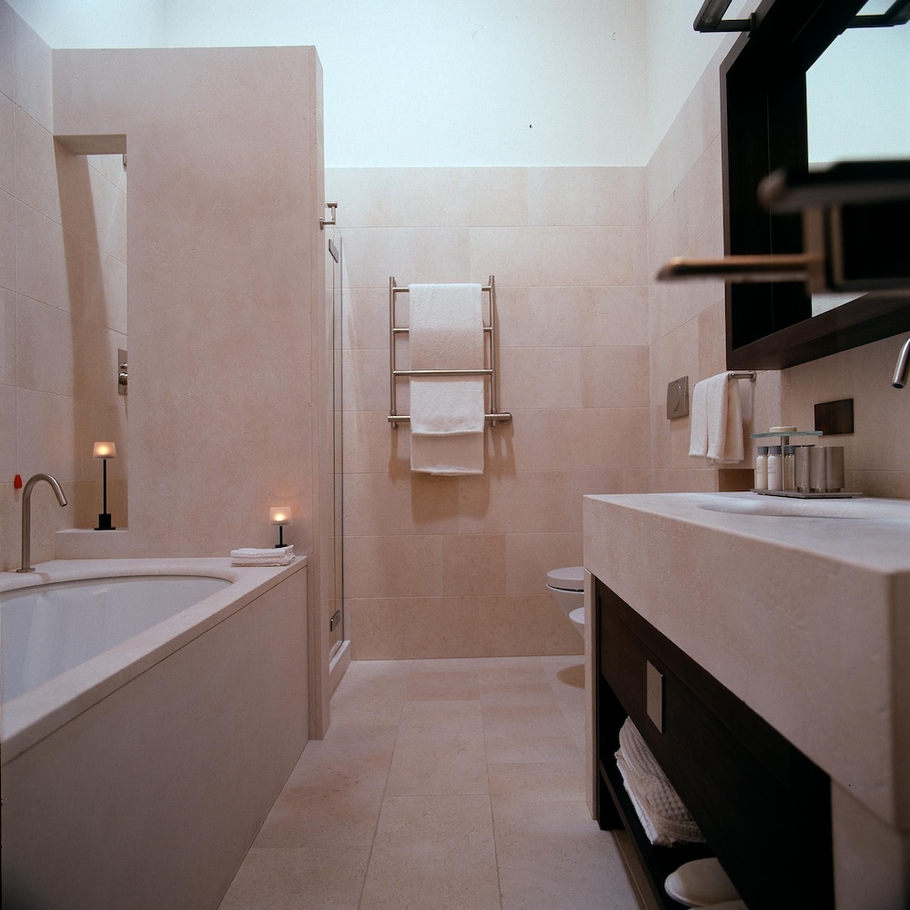 Deluxe Double or Twin Room photo 2