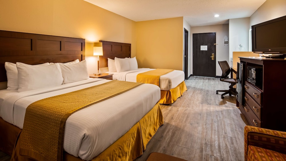Standard Room, 2 Queen Beds, Non Smoking - Photo 2