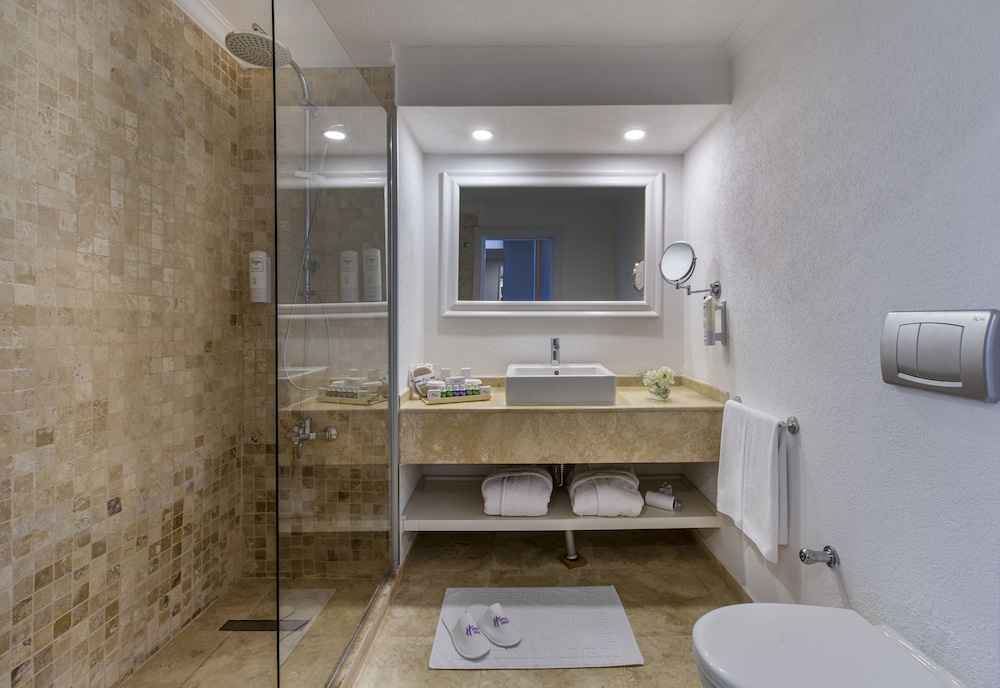 Premium Room, Multiple Beds, Sea View - Photo 5