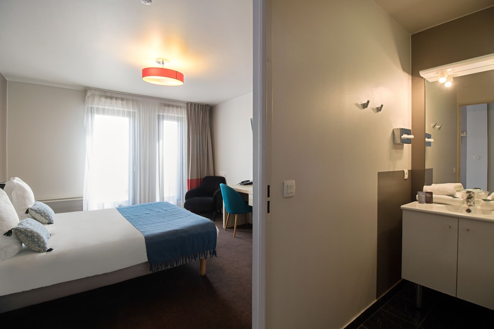 Superior Studio, 1 Queen Bed, Kitchenette - Photo 2
