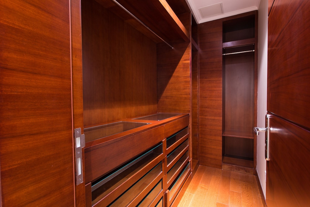 Deluxe Suite, 3 Bedrooms, City View photo 3