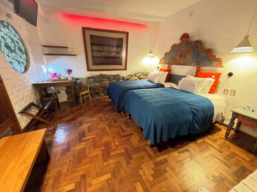 Design Room, 2 Twin Beds, Courtyard View photo 1