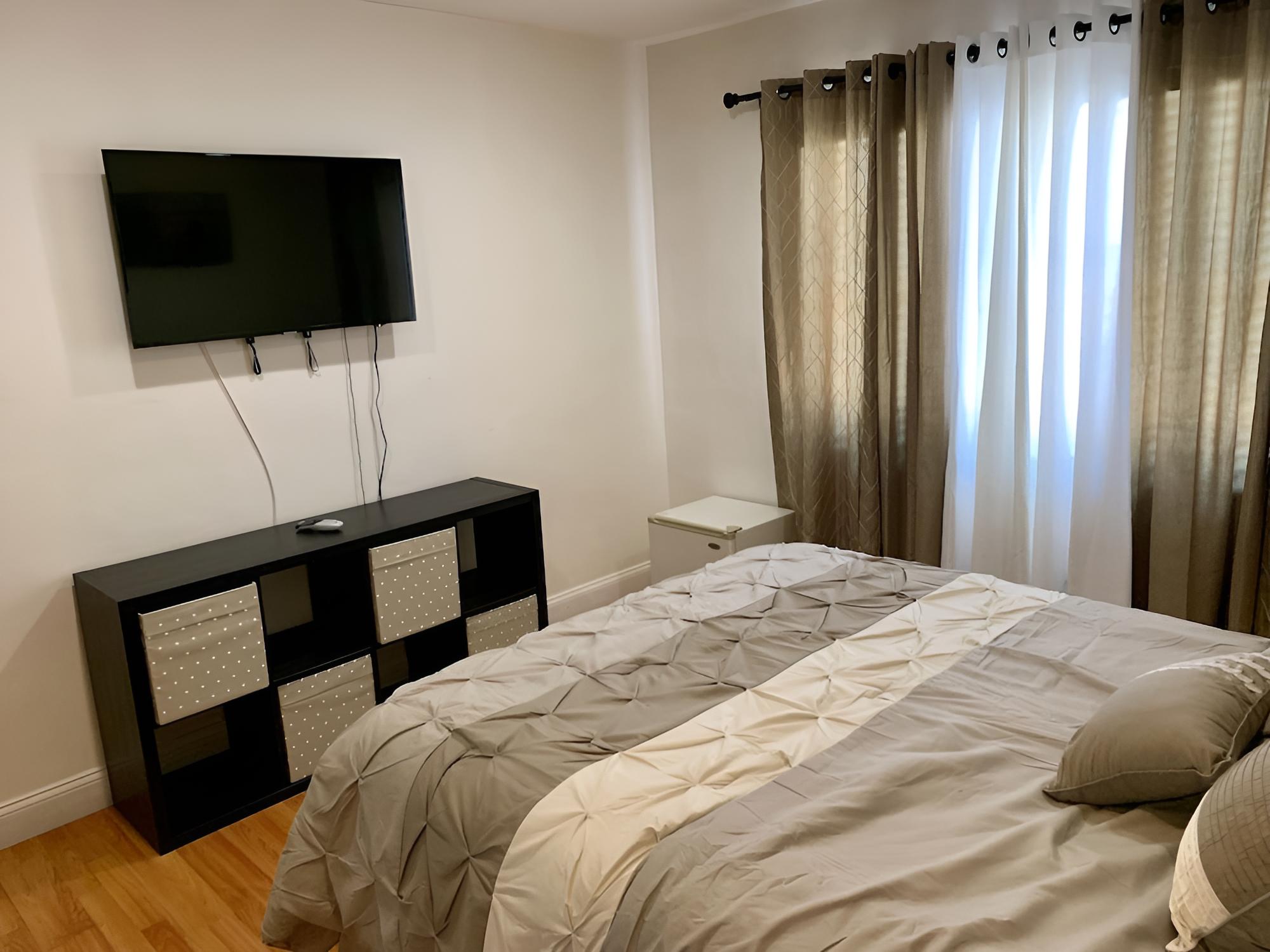 Standard Room, 1 Queen Bed photo 2
