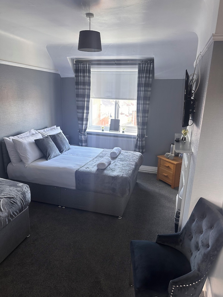 Twin Room, Shared Bathroom