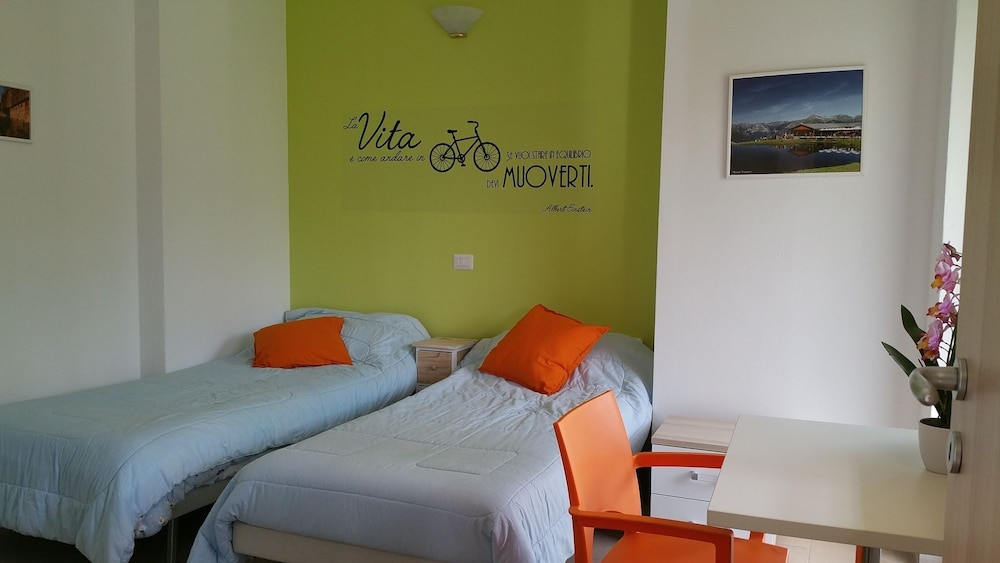 Basic Double Or Twin Room, Private Bathroom (Locarno) photo 1