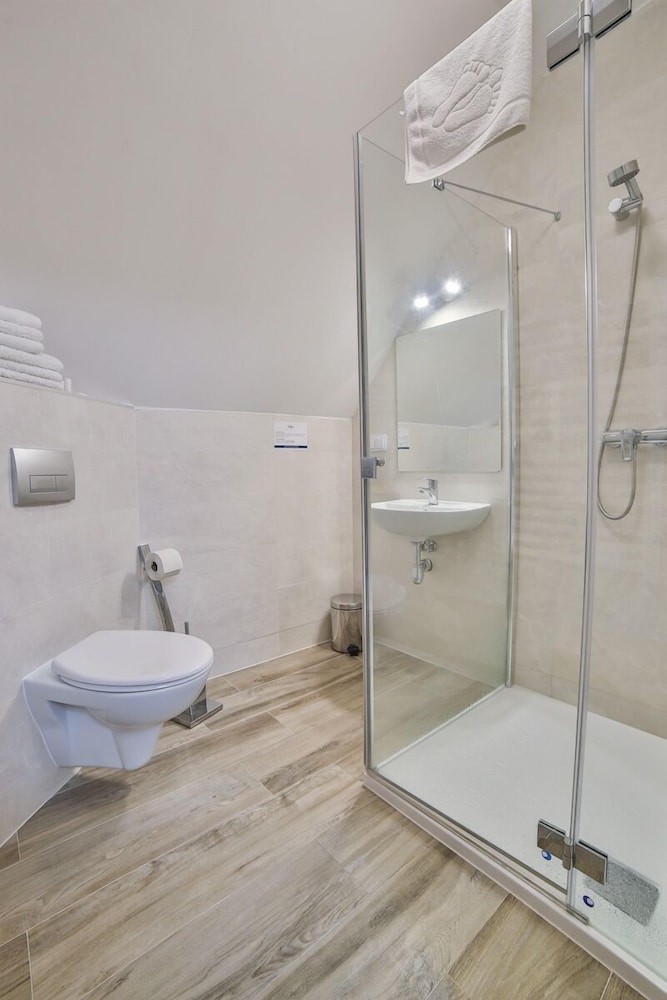Deluxe Double Room, 1 Queen Bed photo 2