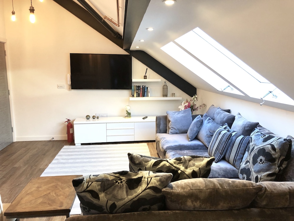 The Penthouse Apartment, 2 Bedrooms, One En-Suite, One Private Bathroom photo 3