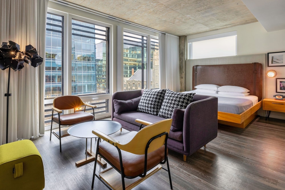Junior Suite, 1 King Bed, City View photo 1
