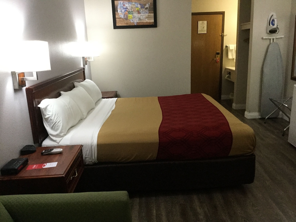 Standard Room, 2 Queen Beds, Non Smoking - Photo 37