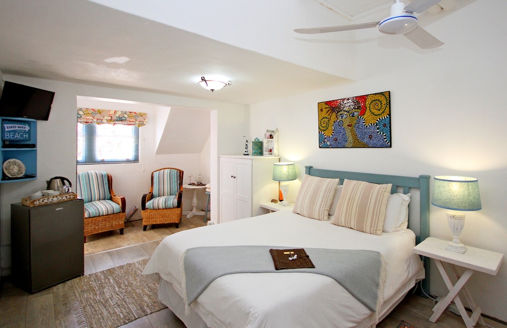 Classic Room, 1 Queen Bed, Garden View (Clamshel) photo 2