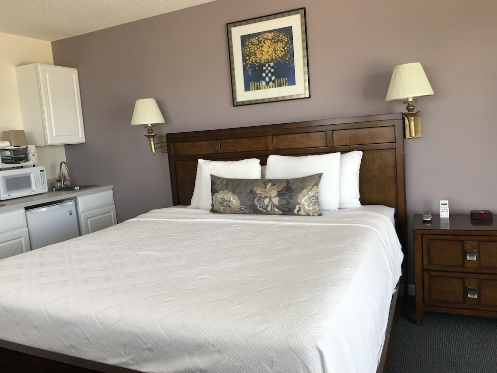 Standard Room, 1 King Bed, Ocean View photo 1