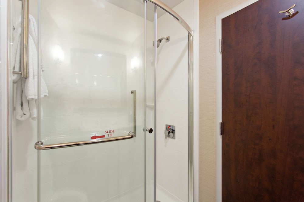 Room, Accessible photo 2