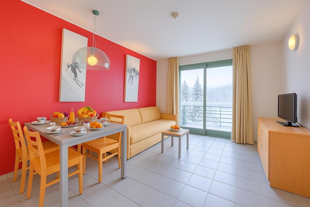 Family Apartment, Multiple Bedrooms (Teleo 83 Ski In - Ski Out 50m)