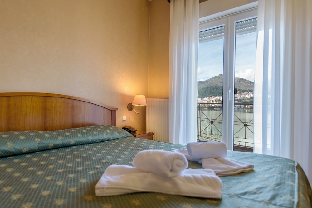Standard Double or Twin Room, Lake View