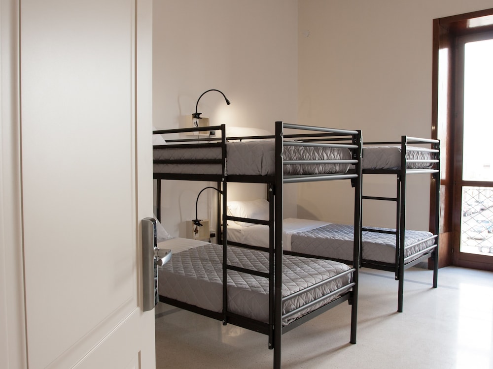 Shared Dormitory, Mixed Dorm, Private Bathroom (4 Beds)