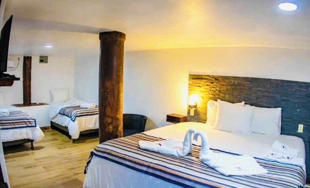 Family Quadruple Room, Pool View
