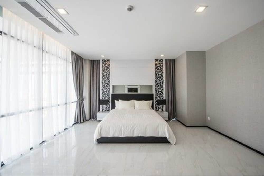 Luxury Penthouse, 5 Bedrooms, Non Smoking, City View photo 2