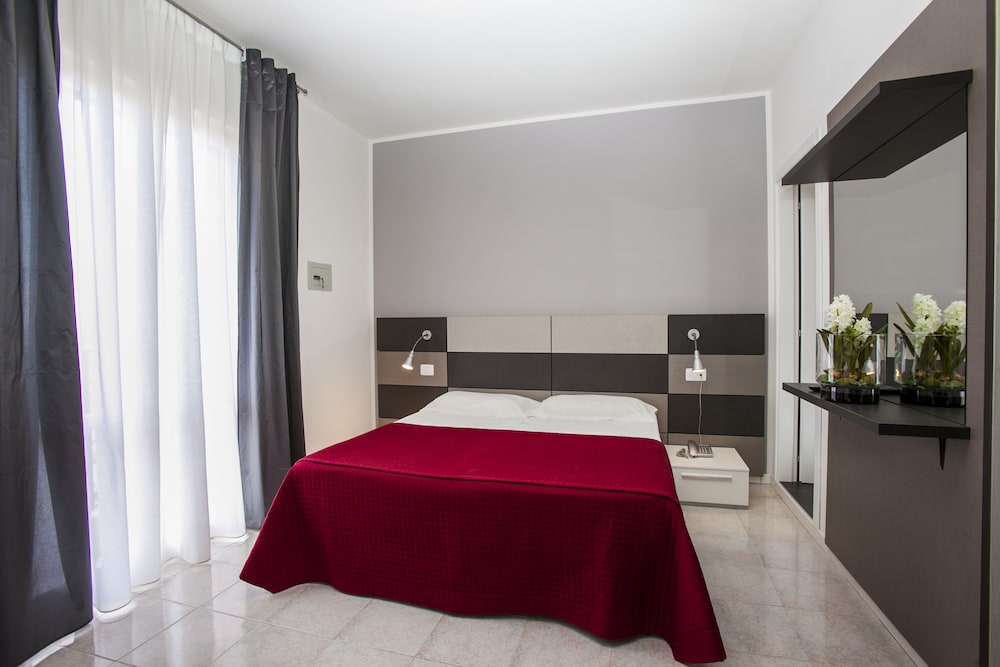 Comfort Room (Beach sun loungers included)