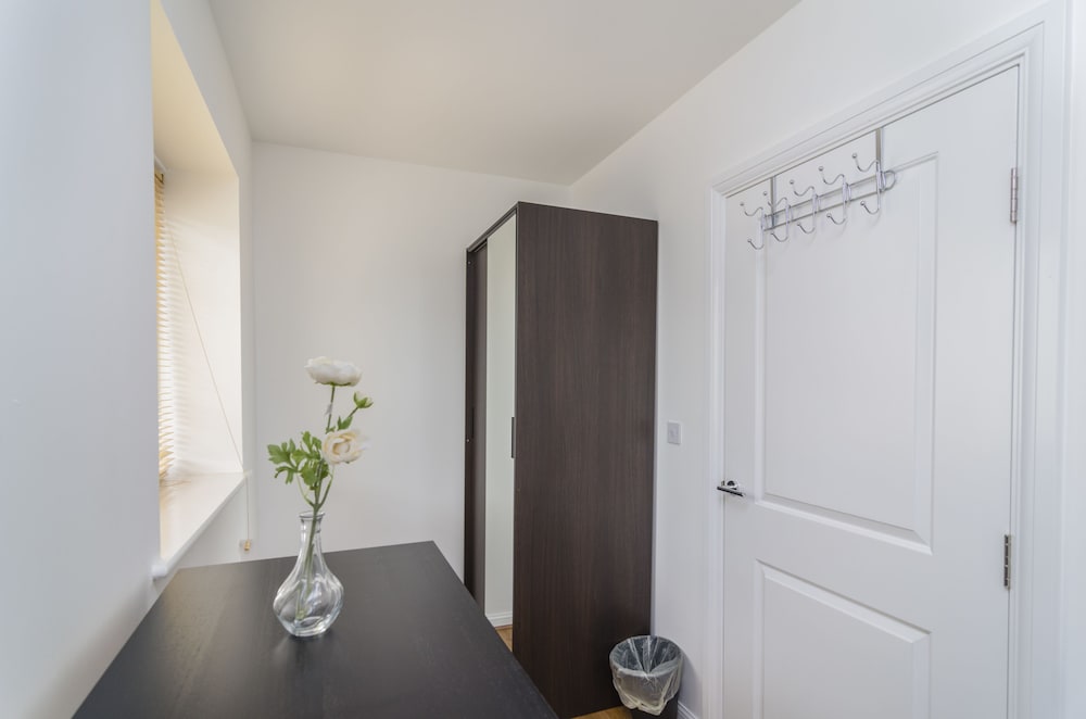 House, 2 Bedrooms photo 2