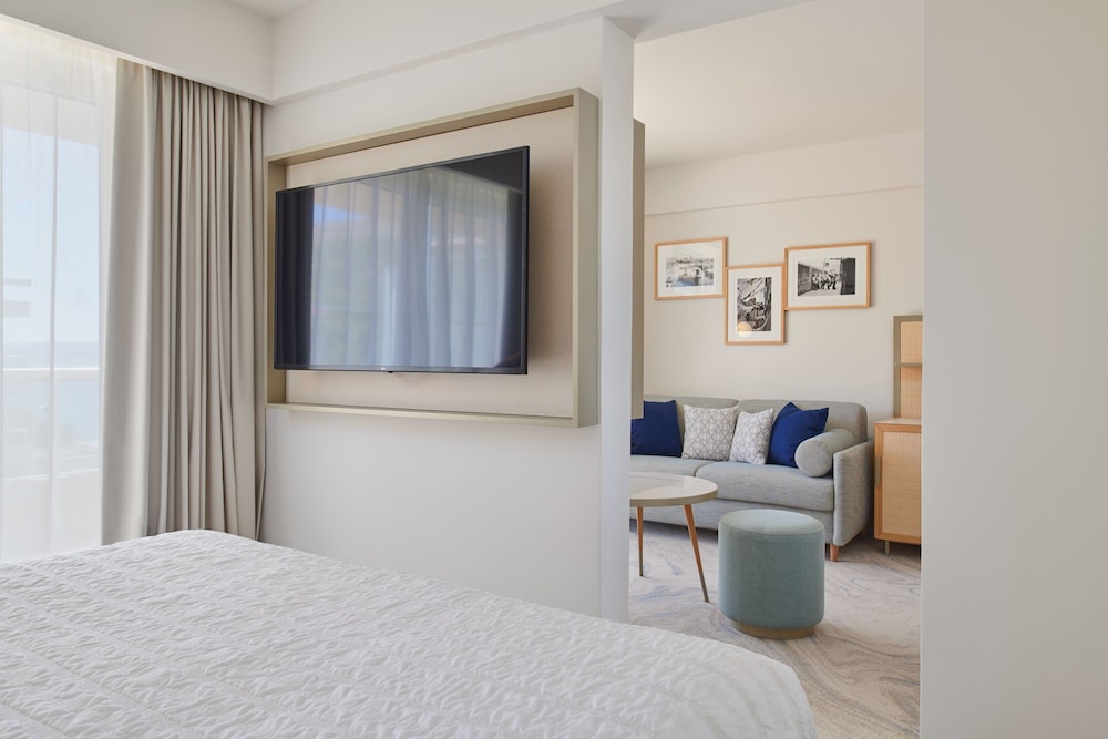 Premium Room, 1 Double Bed, Park View (Balcony) photo 2