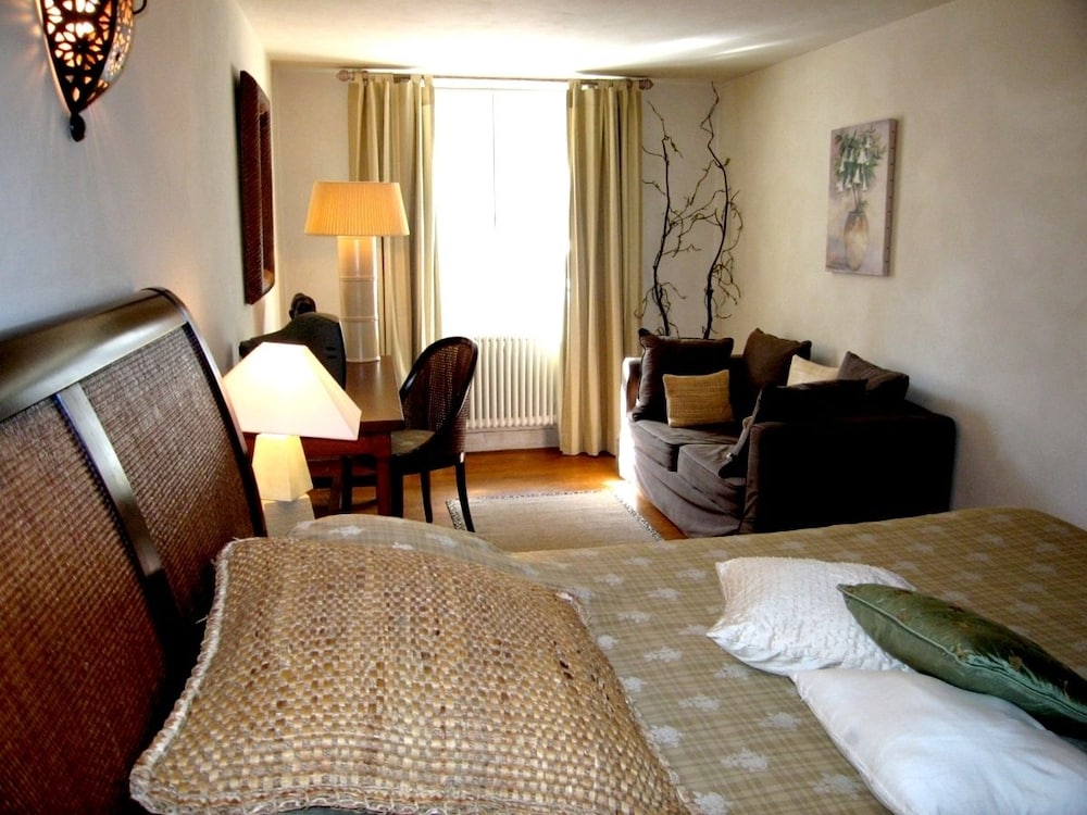 Standard Double Room photo 3