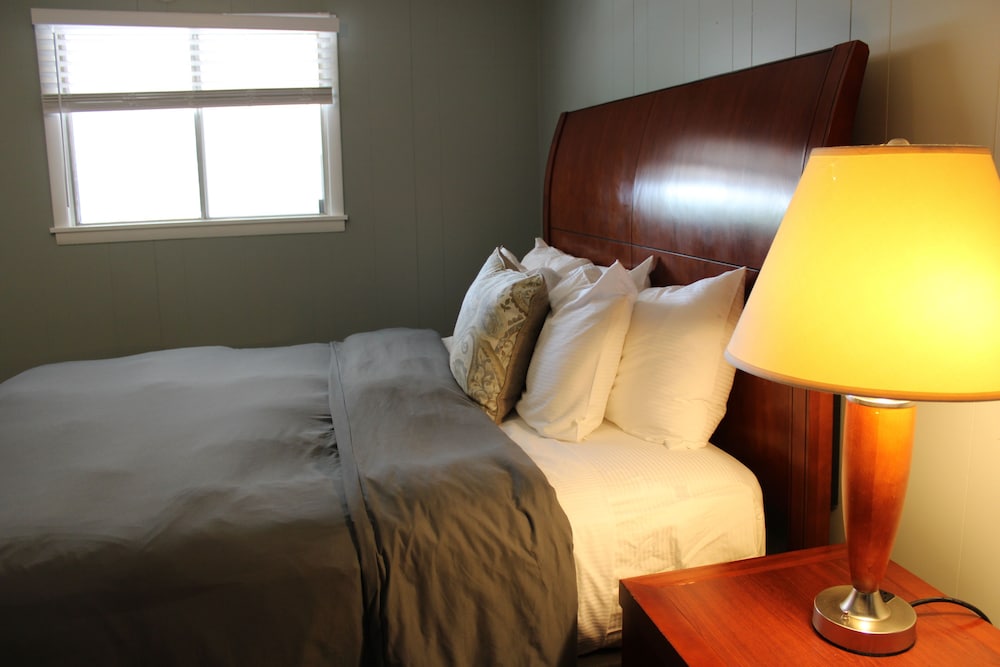Panoramic Condo, 3 Bedrooms, Lake View