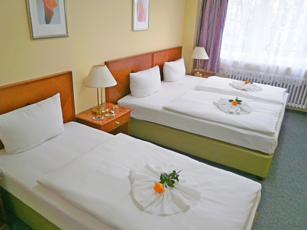 Comfort Triple Room, Shared Bathroom photo 2